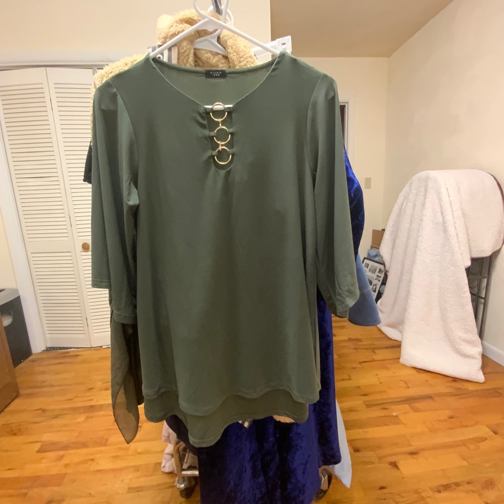 Forest green top